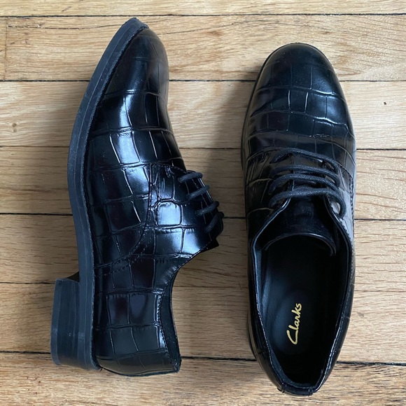 Clarks Ria Derby (Leather) - Picture 1 of 2